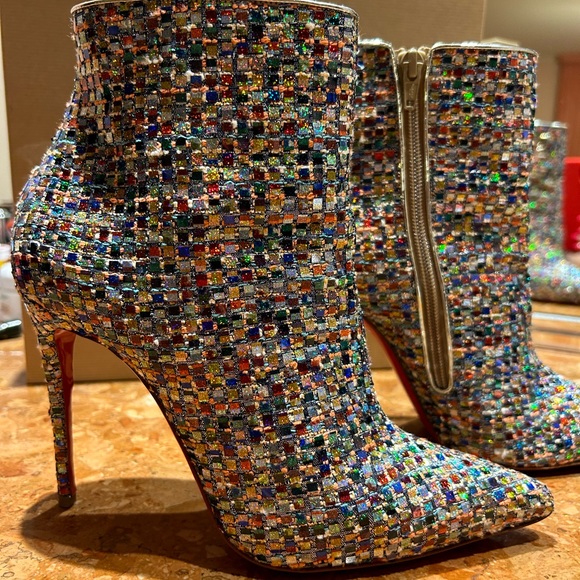 COPY - CHRISTIAN LOUBOUTIN HILLS - Picture 10 of 15